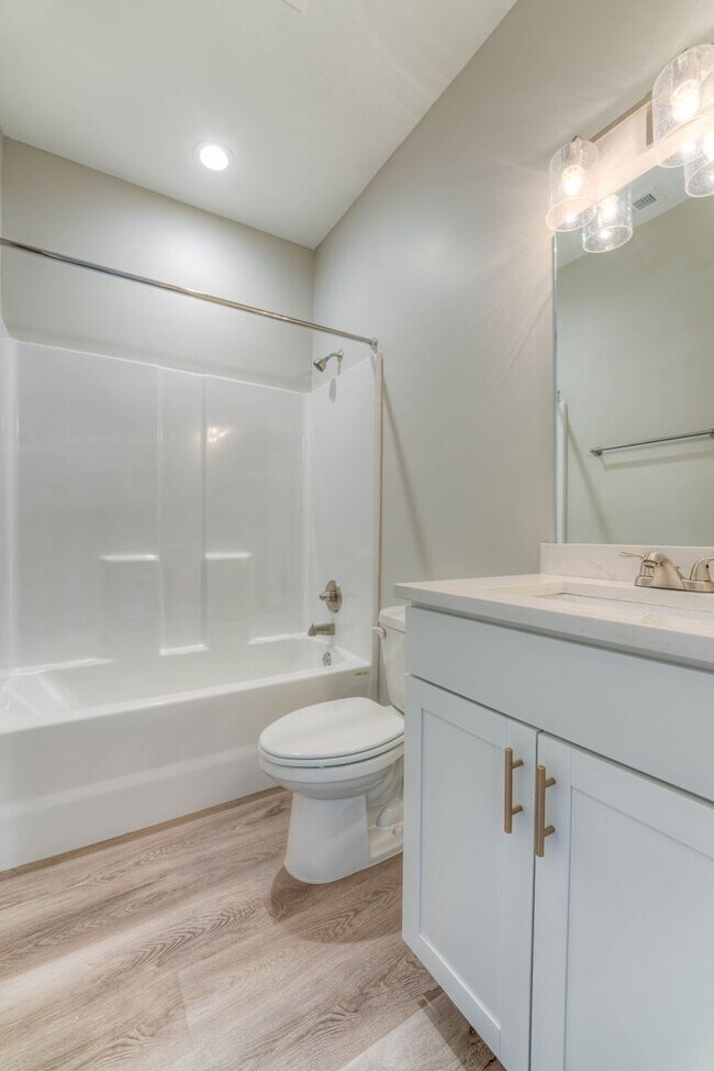 Building Photo - Amazing 3BR/2BA House!