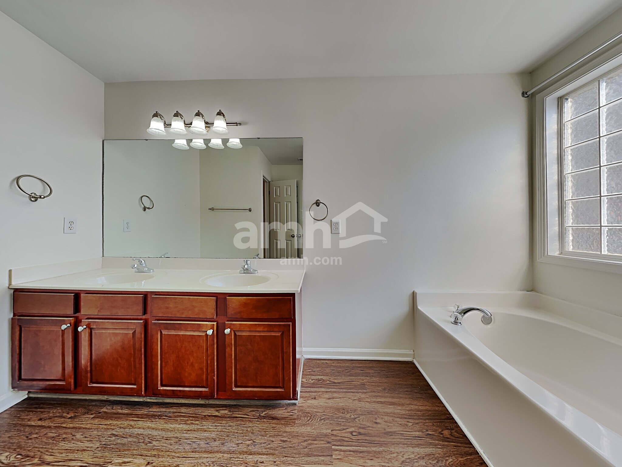 Building Photo - 10 Oakville Ct