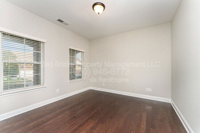 Building Photo - 2288 Barrowcliffe Dr NW