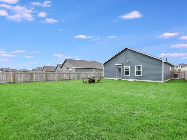 Building Photo - 2712 Louris Ln