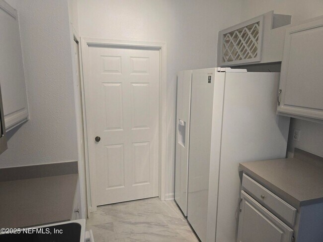 Building Photo - Nice 3/2 Condo