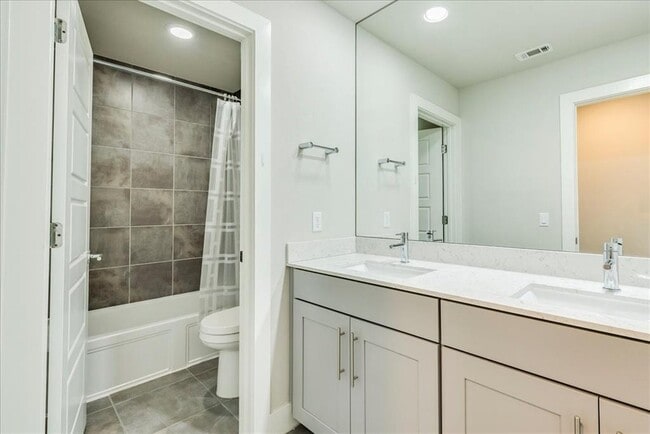 Building Photo - 2807 Del Curto Rd