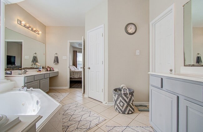 Building Photo - 26427 Sagewood Forest Dr