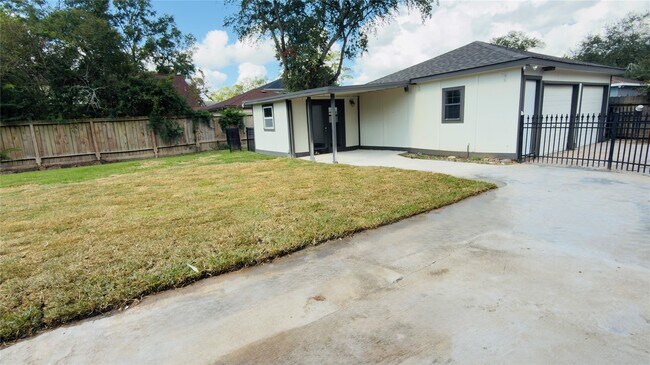 Building Photo - 4106 Clovernook Ln
