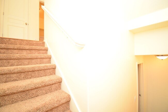Building Photo - Modern 4 bed Home in Prime West Valley Location!!