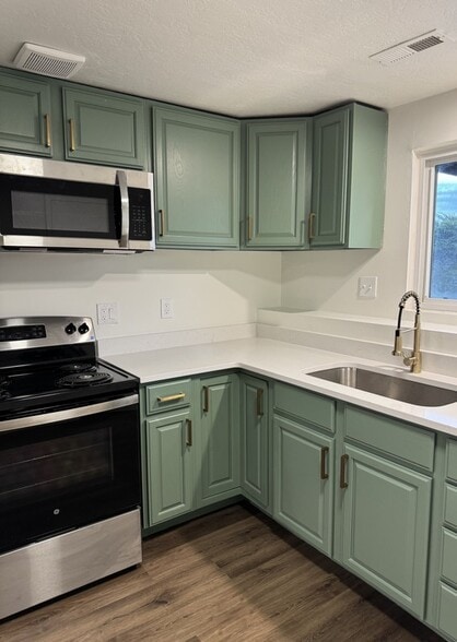 Building Photo - 5385 Baringwood Cir
