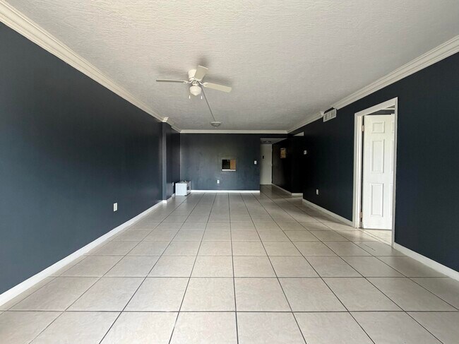 Building Photo - 15600 NW 7th Ave