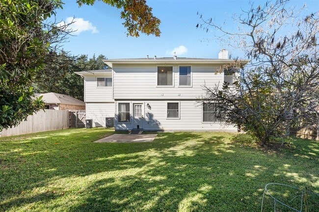 Building Photo - 17103 Canterbury Green Ct