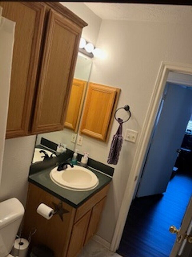 Building Photo - College Station - 3 bedroom / 2 bath / Gar...