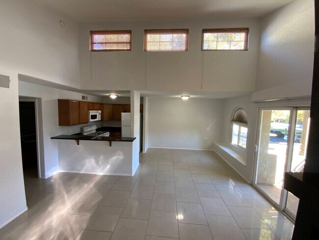 Building Photo - Resort Style 3 Bedroom Condo Located near UNLV, Airport and Strip