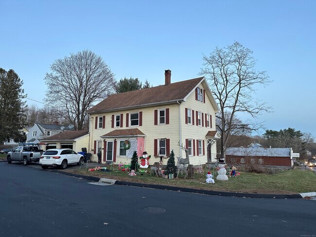 Building Photo - 1046 Main St
