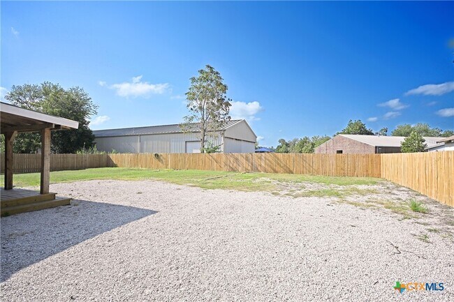 Building Photo - 456 Magazine Ave