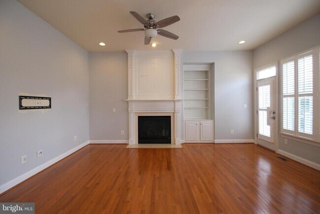 Building Photo - 44136 Riverpoint Dr