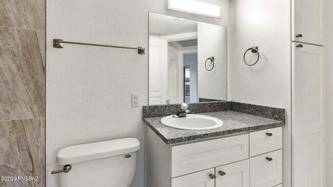 Building Photo - 574 Duchess Dr