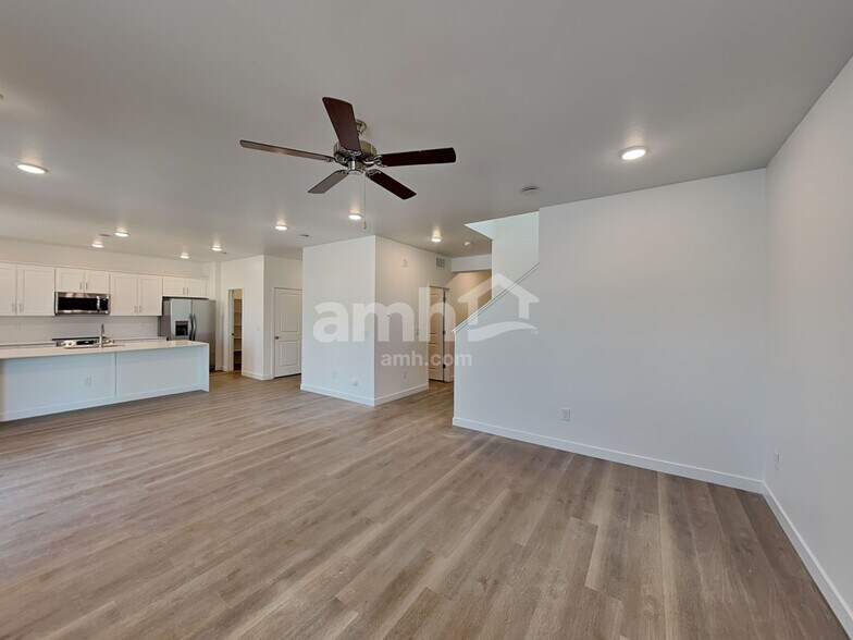 Building Photo - 9720 W Parkway Dr