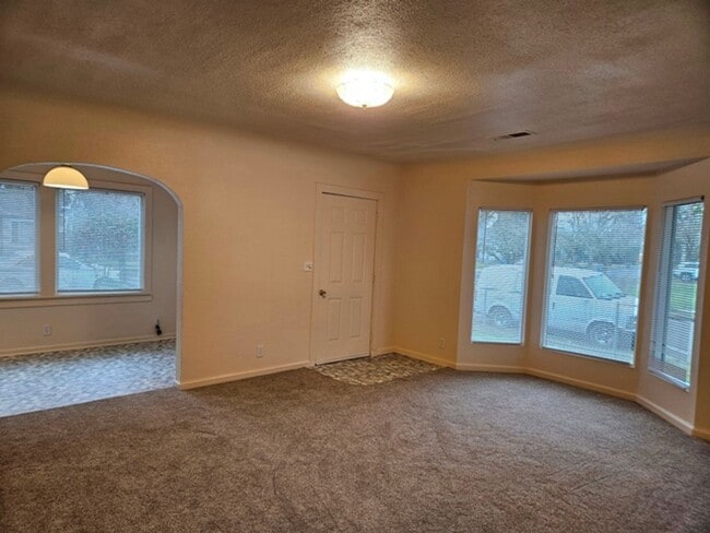 Building Photo - 2Bd/1Ba Single Story House - Available to View!