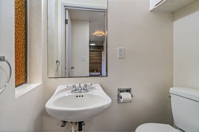 Building Photo - Super Unique Northgate Loft!