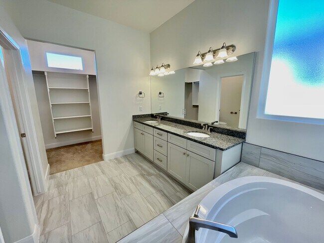 Building Photo - Three Bedroom Home in Washington Fields