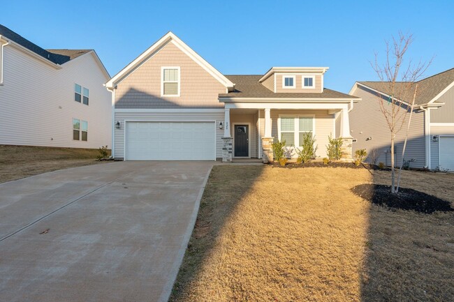 Building Photo - Beautiful 4 Br, 2 BA Home with 2 Car Garag...