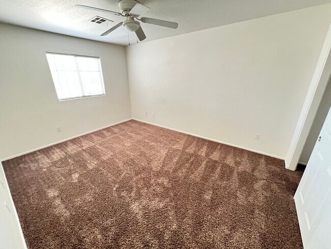 Building Photo - 4 Bedroom home with large lot