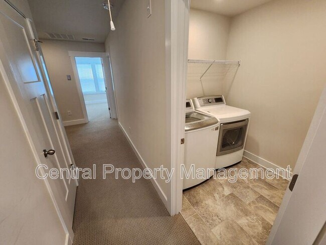 Building Photo - 112 Outback Dr