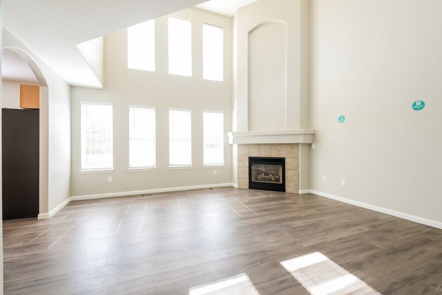 Building Photo - 19452 E Hamilton Pl