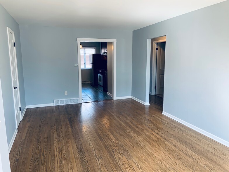 Living Room - 324 Center Ave