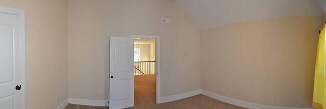 Building Photo - 195 Glenmoor Dr