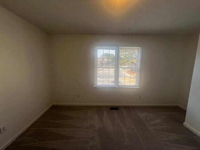 Building Photo - Spacious Townhouse With Lots of Closet Space!