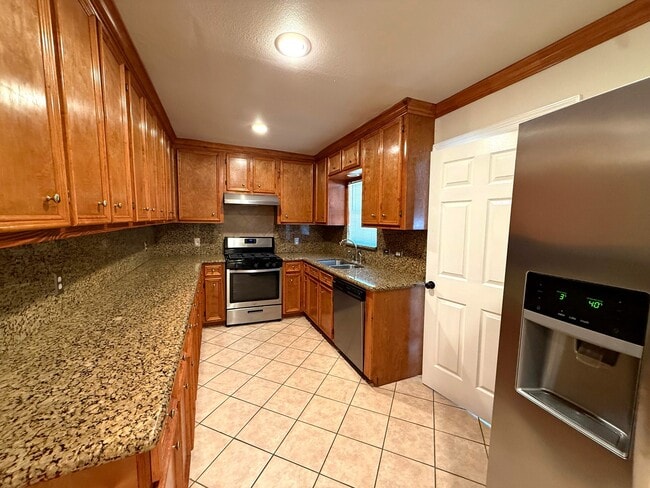 Building Photo - 307 Sue St