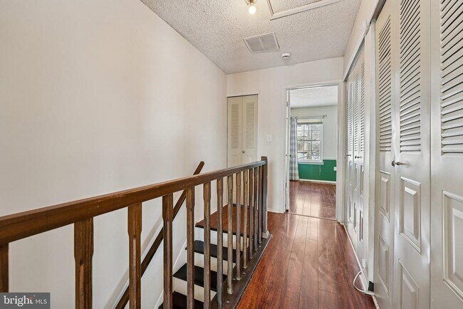 Building Photo - 8 Marsh Ct