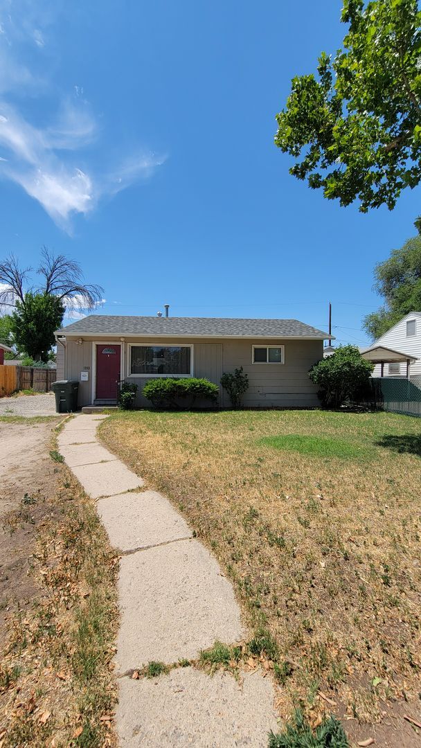 Building Photo - Charming 3-Bedroom Home Just 12 Blocks from CMU!