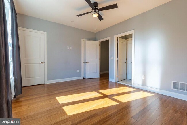 Building Photo - 153 Levering St