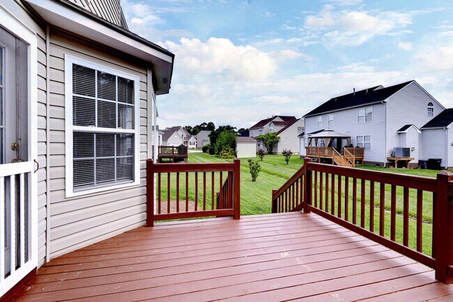 Building Photo - Spacious & Updated Hampton Home