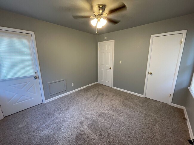 Building Photo - Welcome Home!!