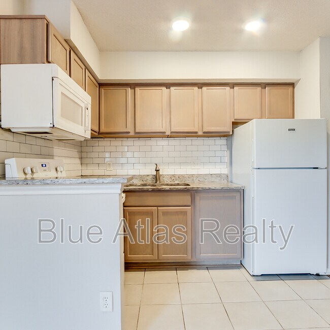 Building Photo - 9809 Walnut St