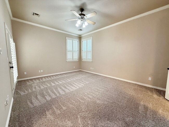 Building Photo - Fantastic Location, Fantastic Exec Home