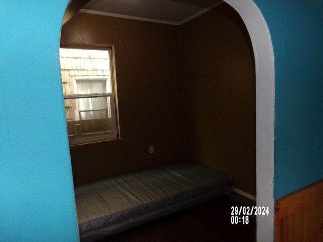Building Photo - 4bd 1ba Home
