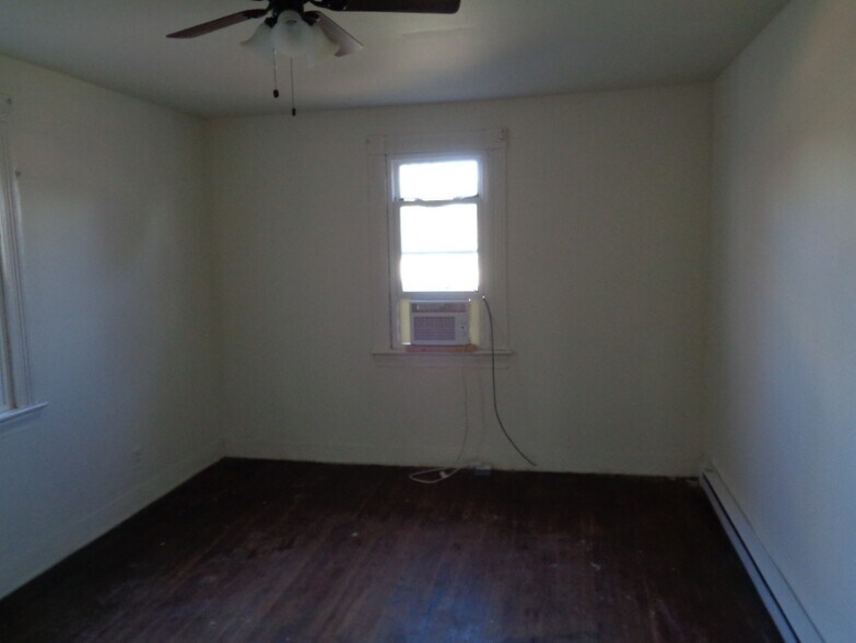 Building Photo - 1021 Melville St