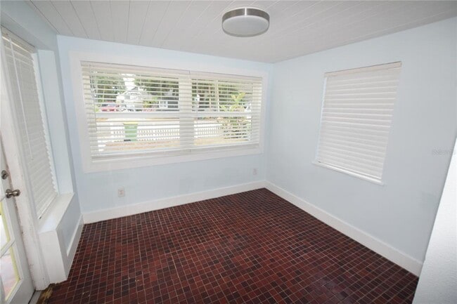 Building Photo - 2212 Hoffner Ave
