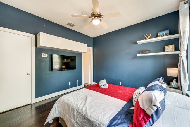 Building Photo - 2718 Floyd St