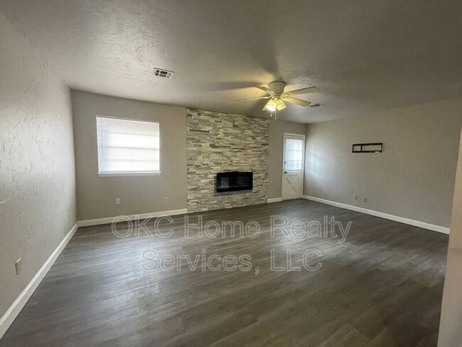 Building Photo - 3603 Willow Springs Dr