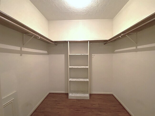 Building Photo - 9515 Hendon Ln