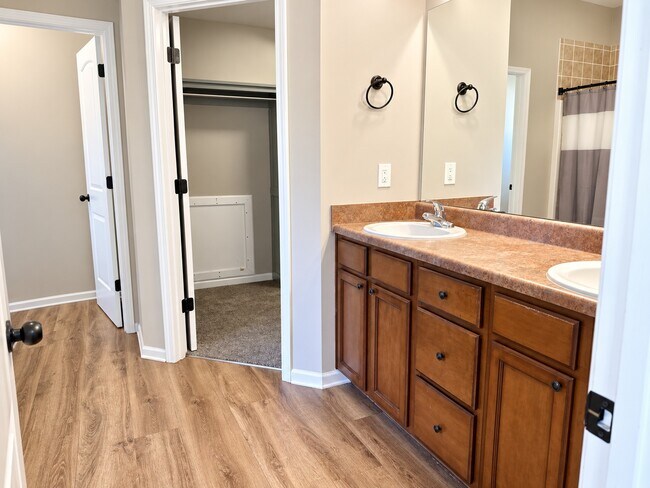 Building Photo - 1266 Coachman Way