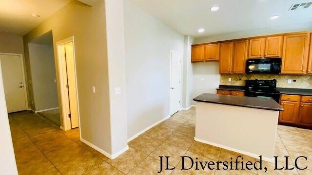 Building Photo - 4081 E Torrey Pines Ln