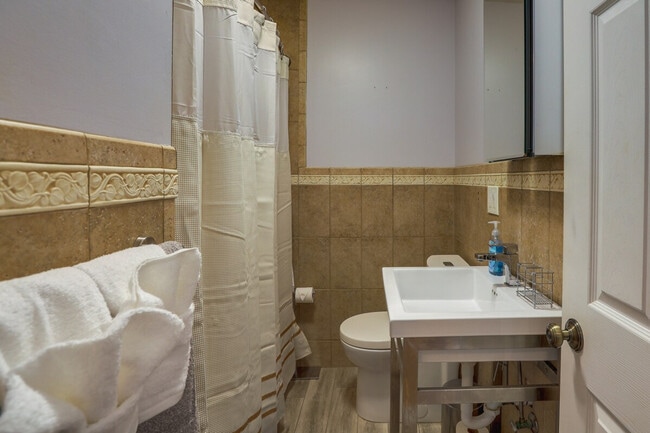 Building Photo - 22 Clayton Ave