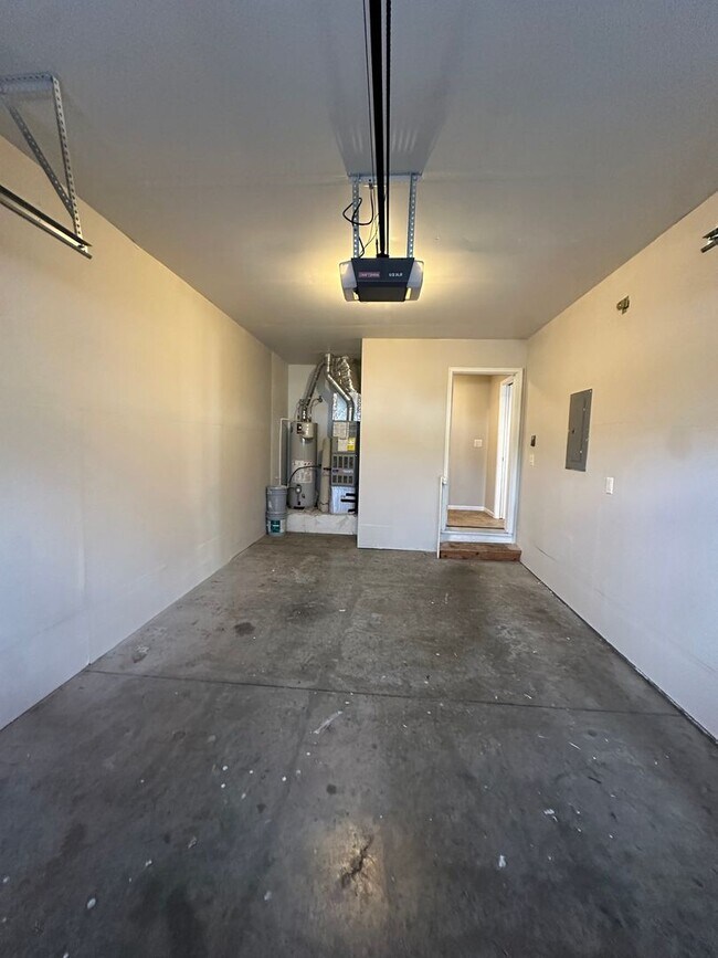 Building Photo - 1297 NE Dawson Dr