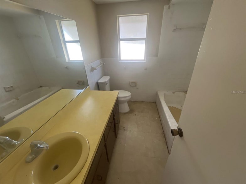 Building Photo - 6646 Albemarle Pkwy