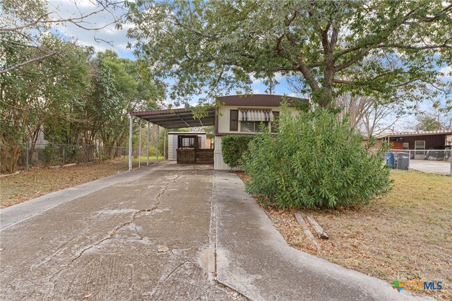 Building Photo - 1506 Honeysuckle Ln