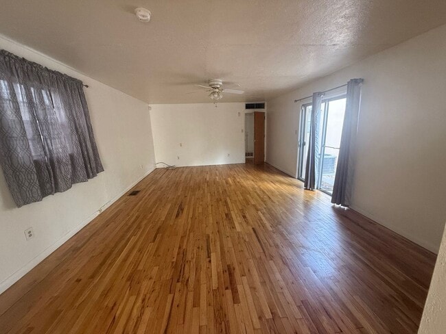 Building Photo - 1253 E Mesa Ave